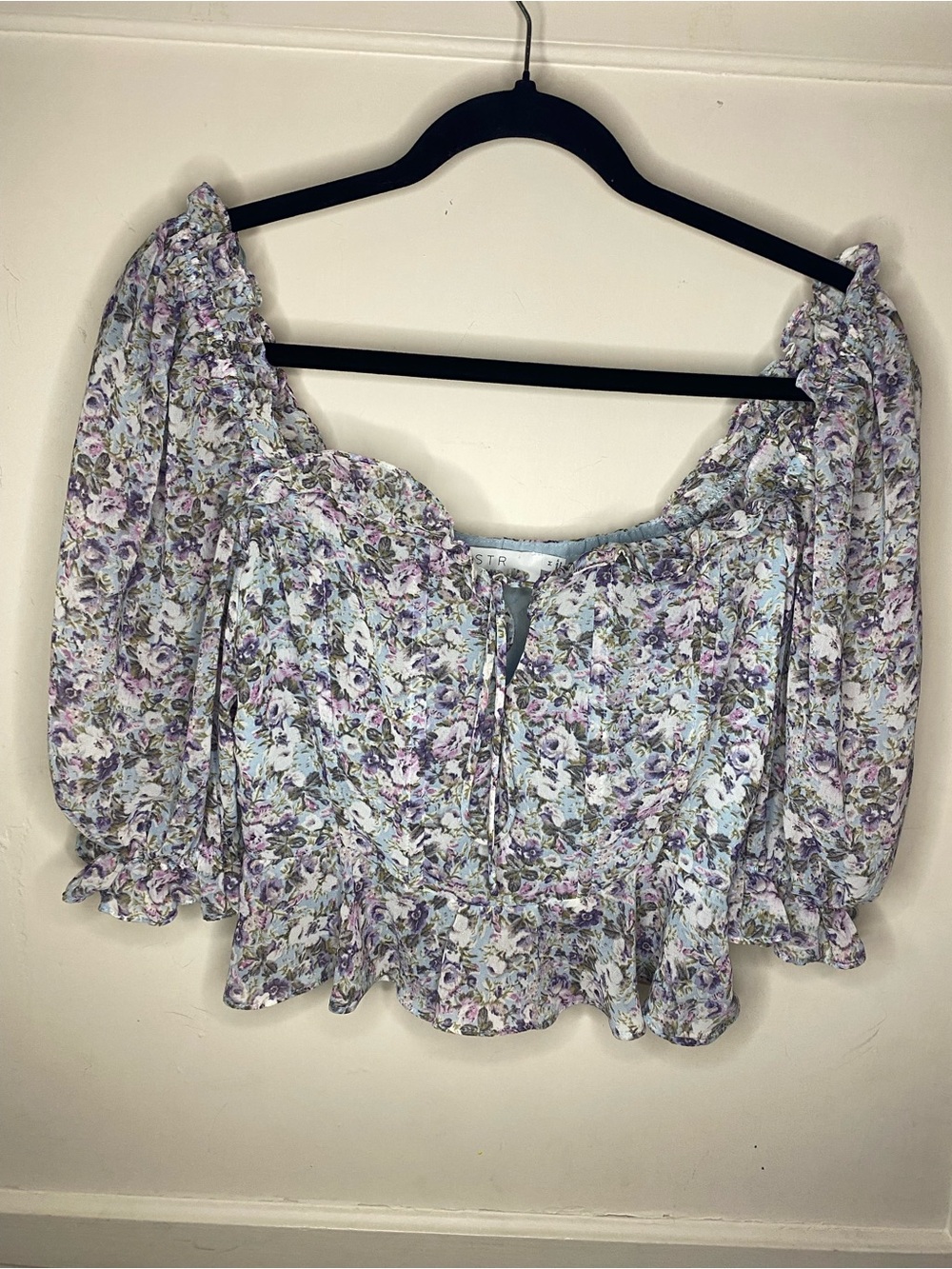 ASTR the Label Floral Puff-Sleeve Smocked Peasant Top - Lavender Gray Floral